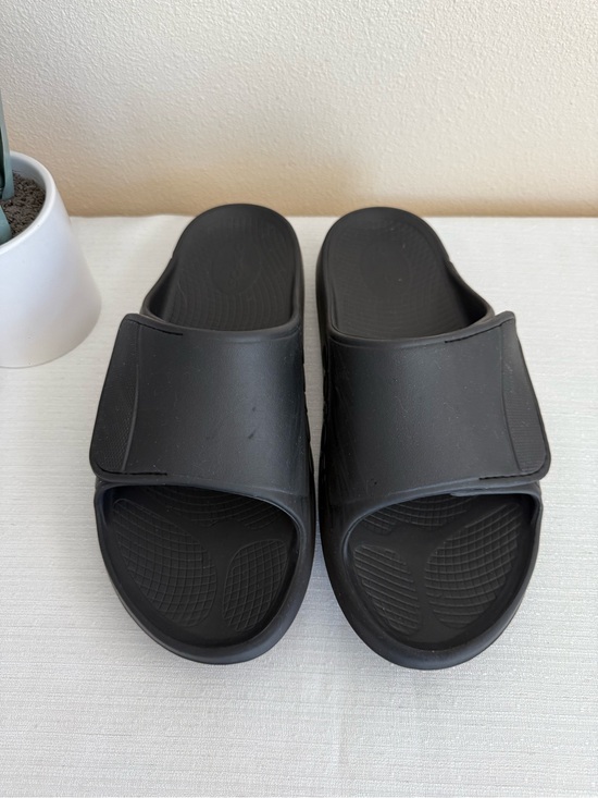 OOFOS Black Slide Unisex Sandals - Adjustable Strap main image 5
